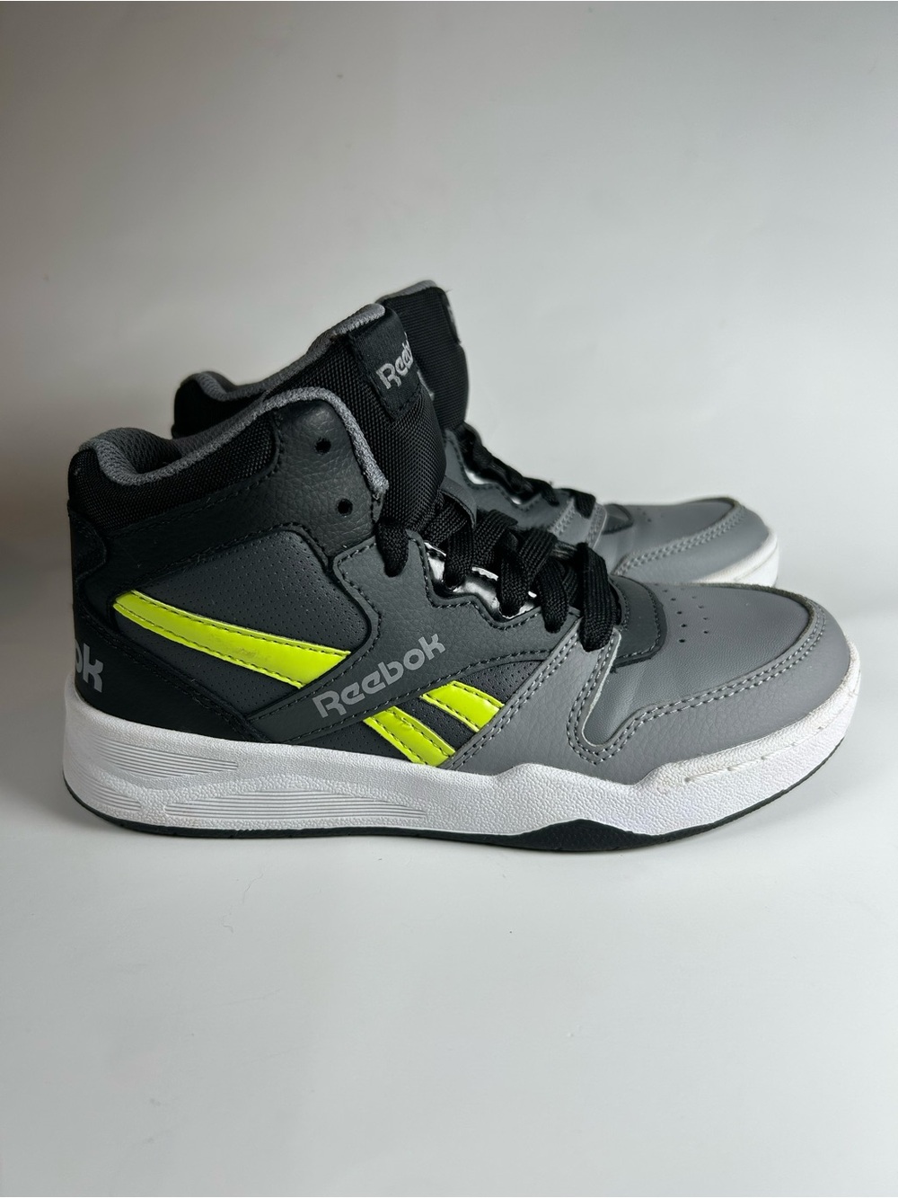 Reebok BB4500 Court J High Top Sneakers Kids Youth Size 1Y Black Grey